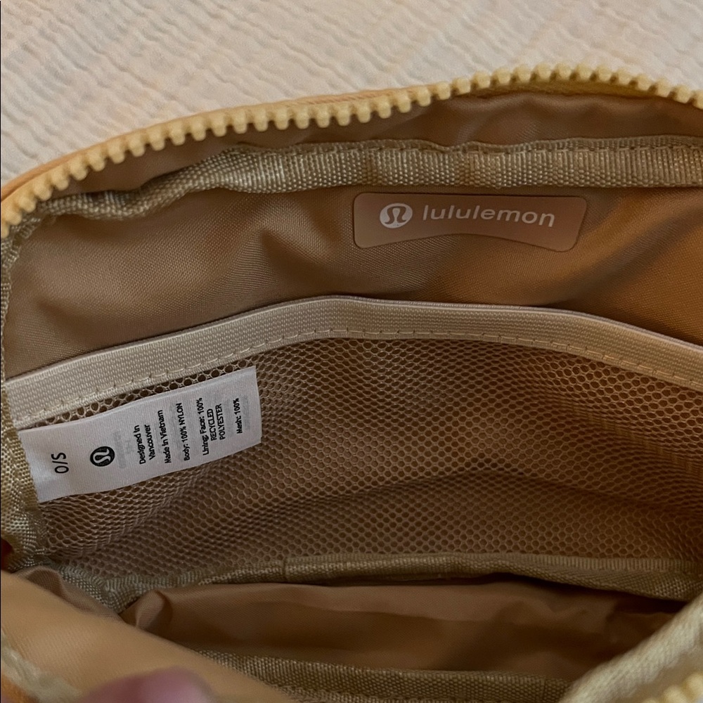 lululemon athletica Tan and White Crossbody Bag - Picture 3 of 5